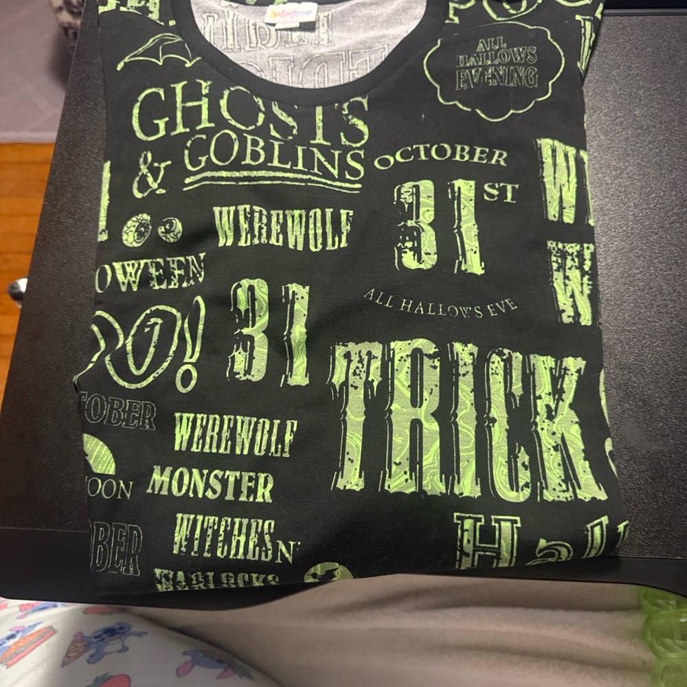 LuLaRoe Men’s Black and Green Halloween Long Sleeve Tee -